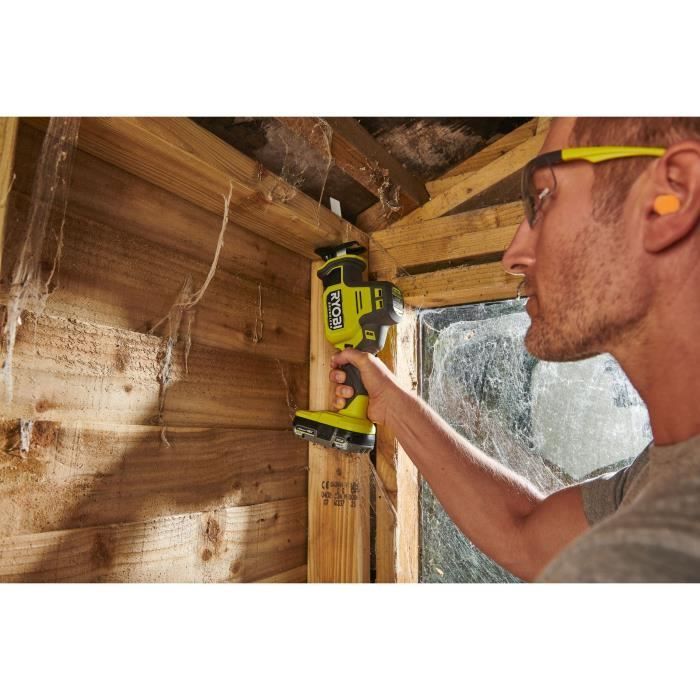 Scie sabre 1 main - RYOBI - Brushless - 18V - Compacte - 0-3 000 cp/min - Course de lame 16 mm - Capacité bois 90 mm