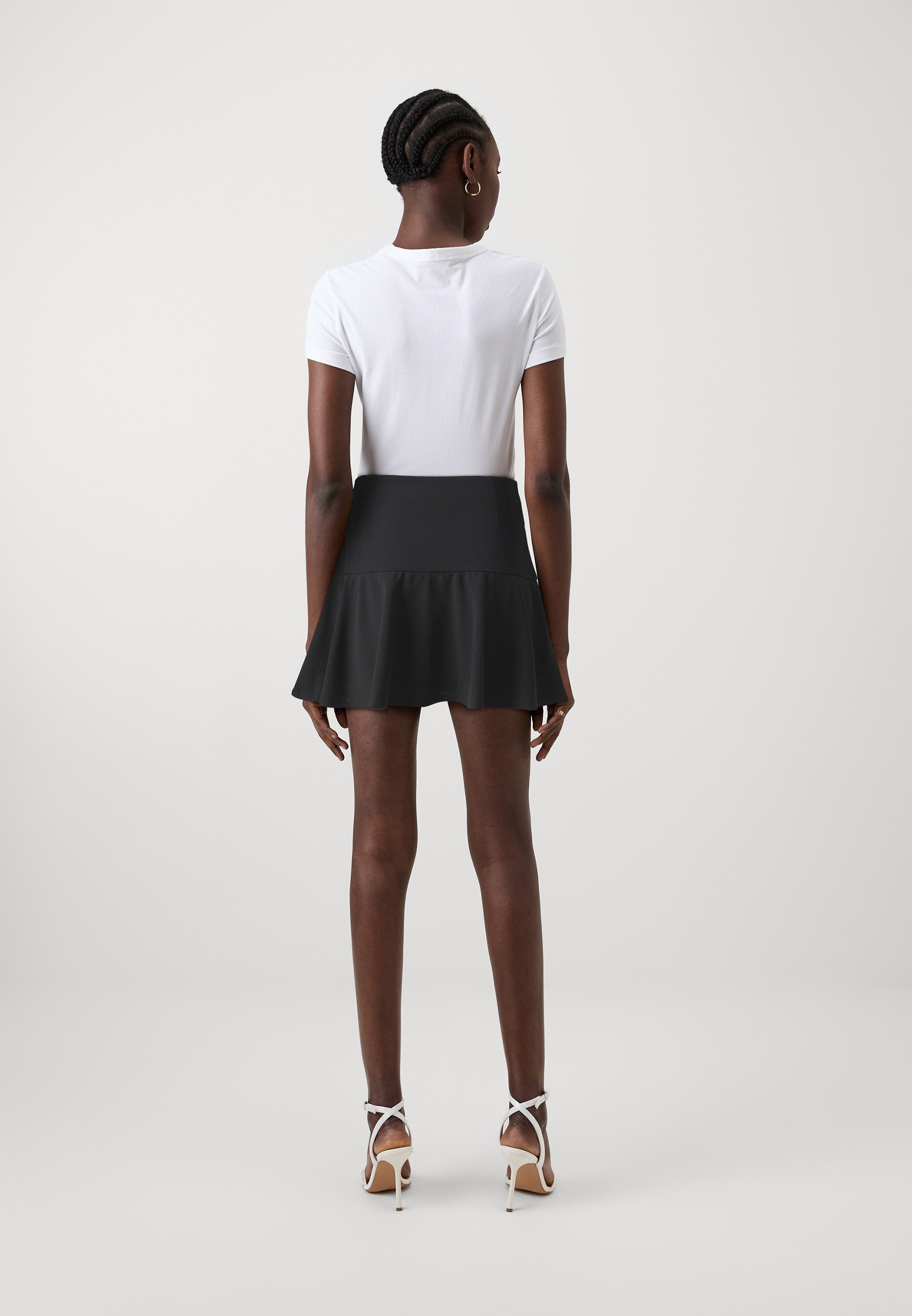 JDY JDYGEGGO LIFE FRILL SKORT - Shorts - zwart