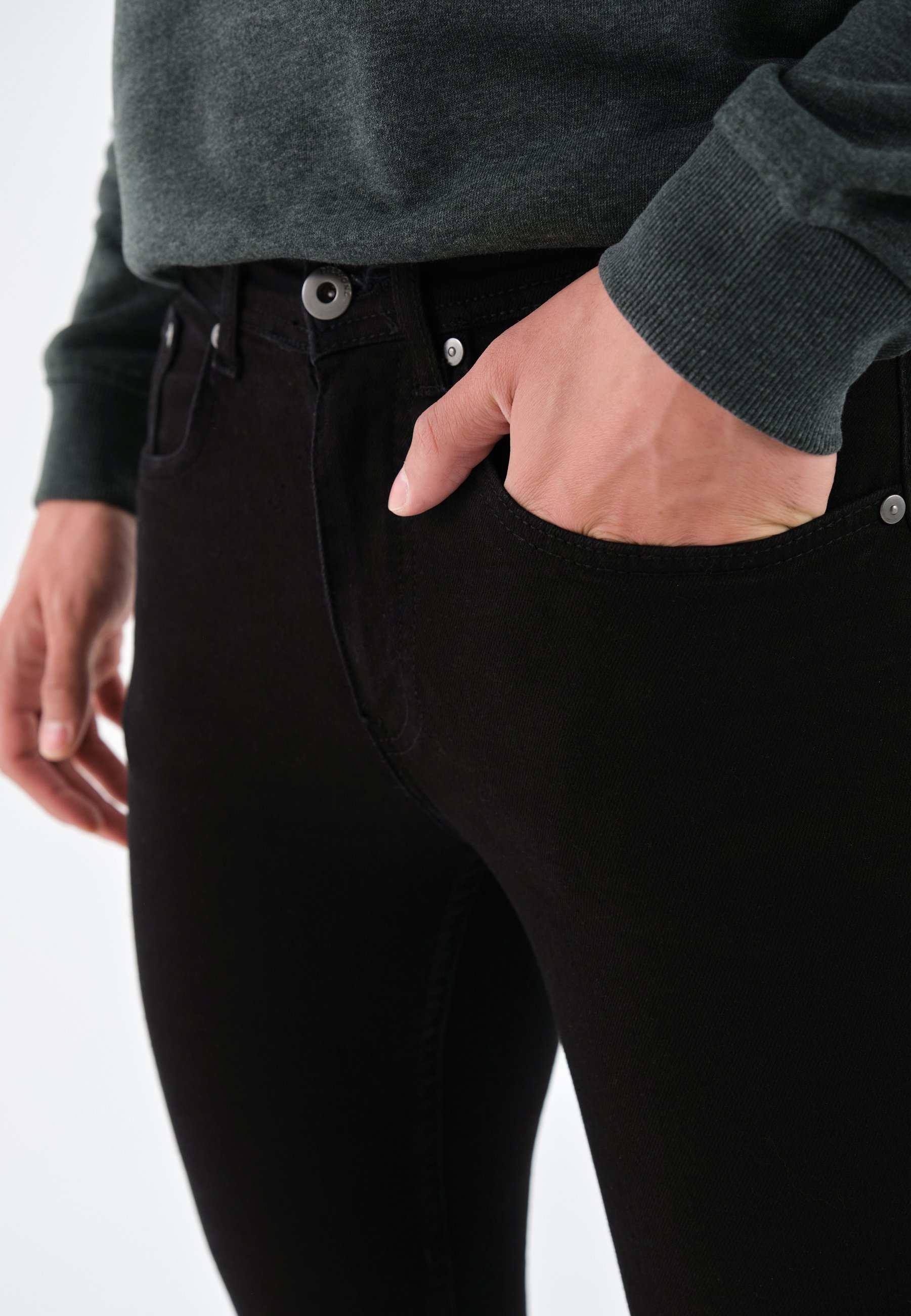 Kavbojke slim fit Pier One - črne barve