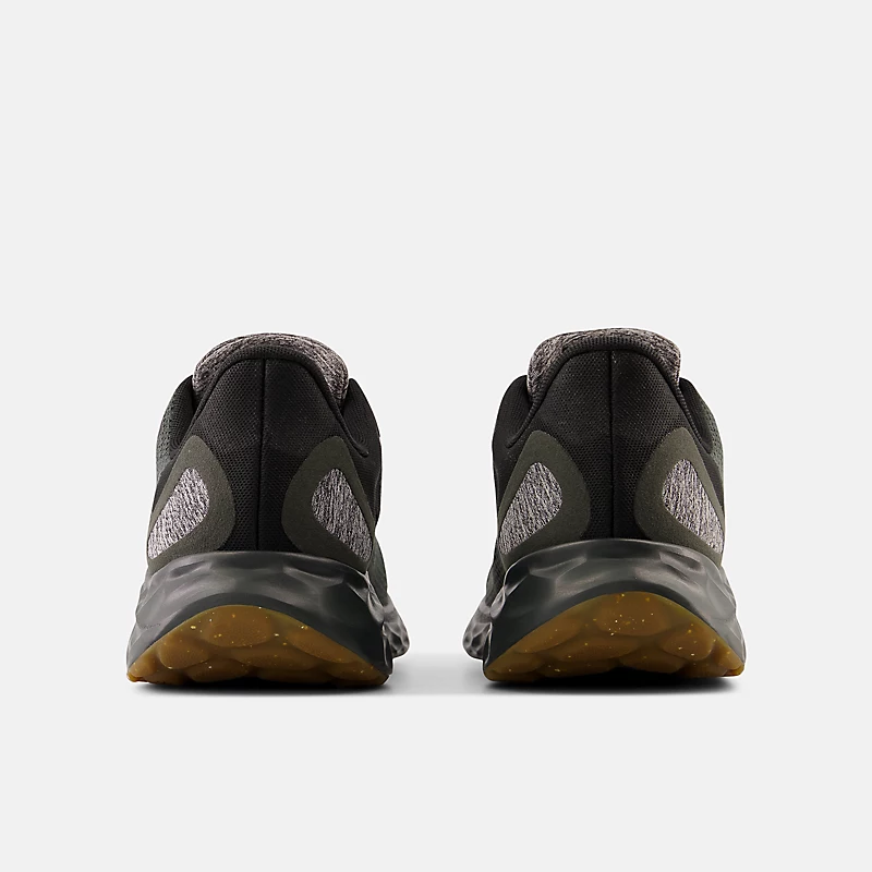 Fresh Foam Arishi v4 herenschoenen - Zwart met rubberen accenten