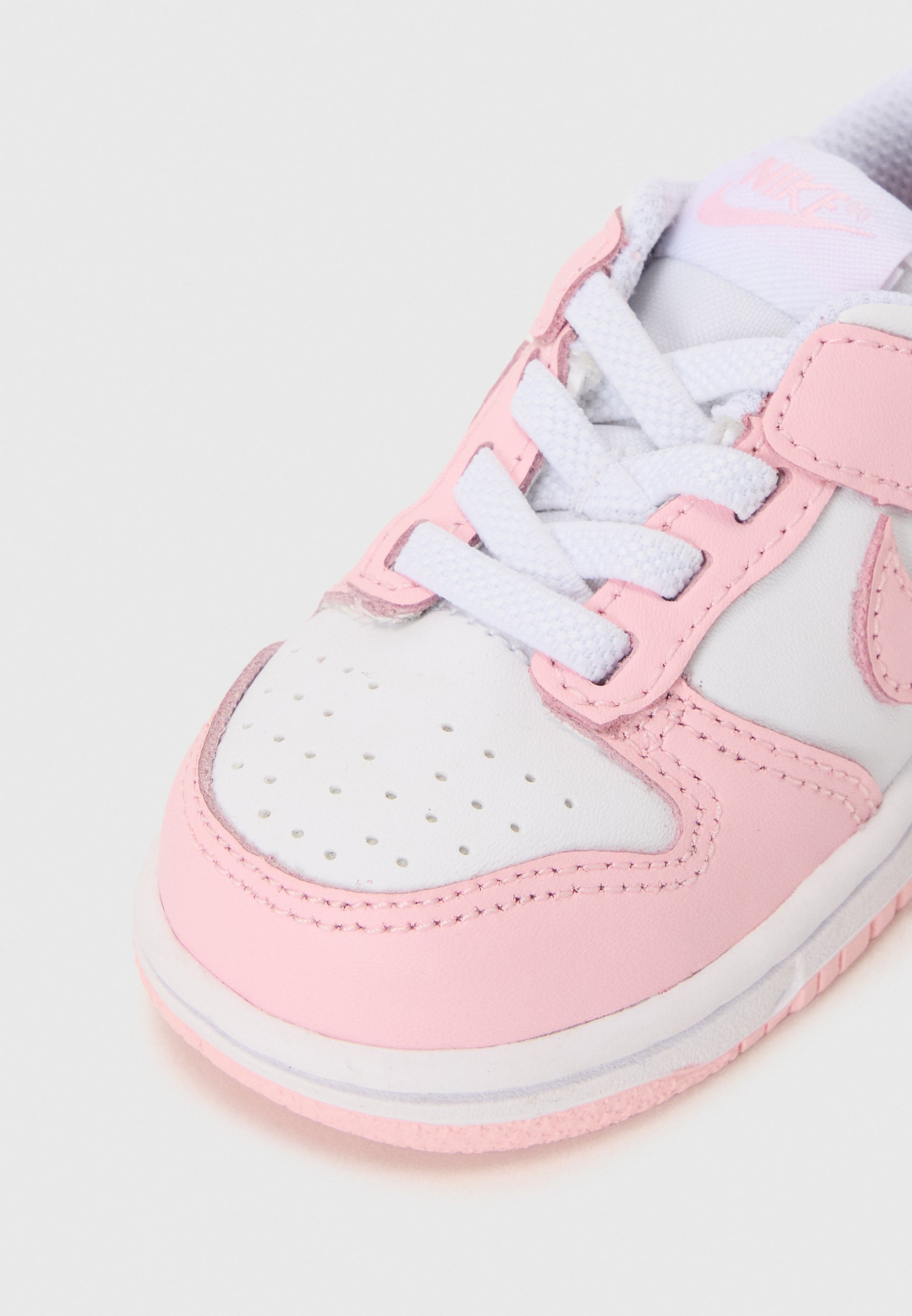 Nike Sportswear DUNK LOW UNISEX - Sneaker - weiß/mittelrosa/weiß
