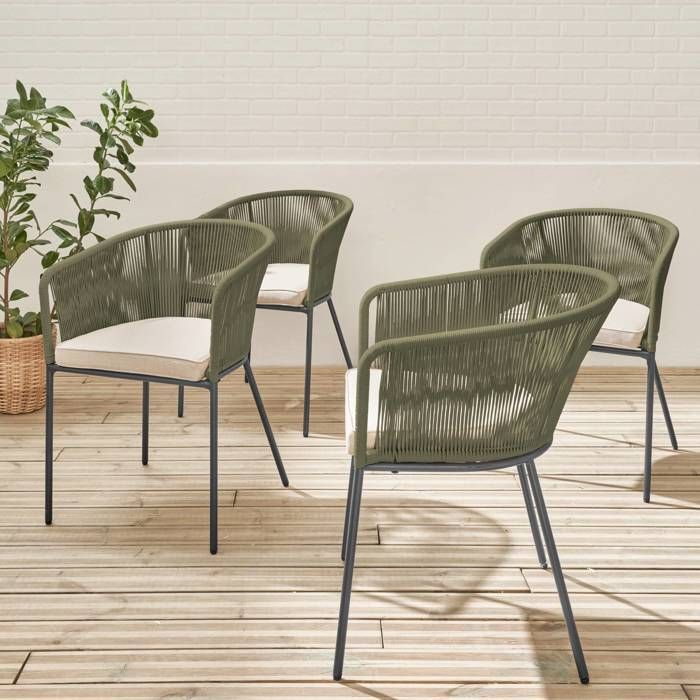 Set di 4 sedie da giardino in corda color kaki e acciaio zincato. Cuscini beige.