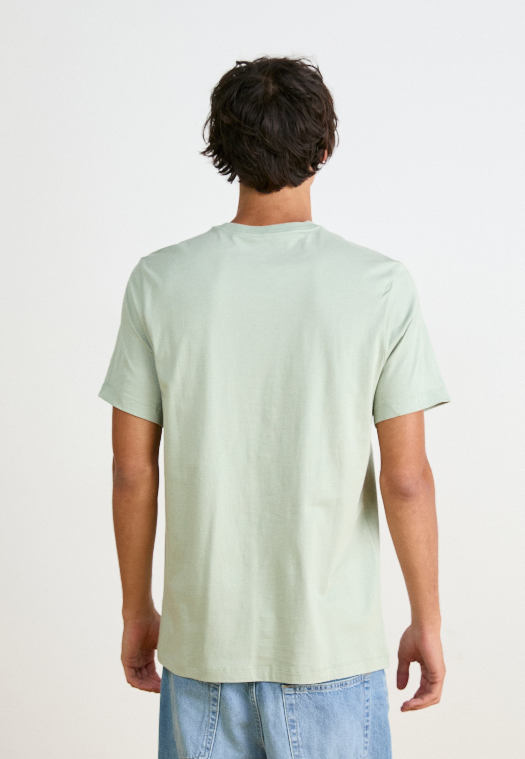 Základní trička Nike Sportswear