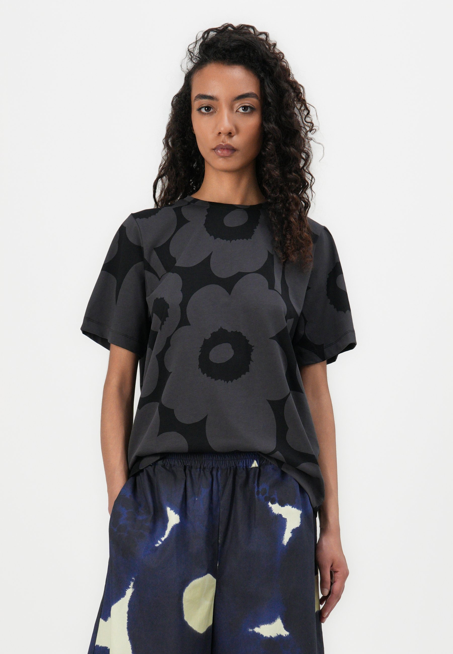 Marimekko TUNNIT UNIKKO - T-shirt imprimé - black/dark gray