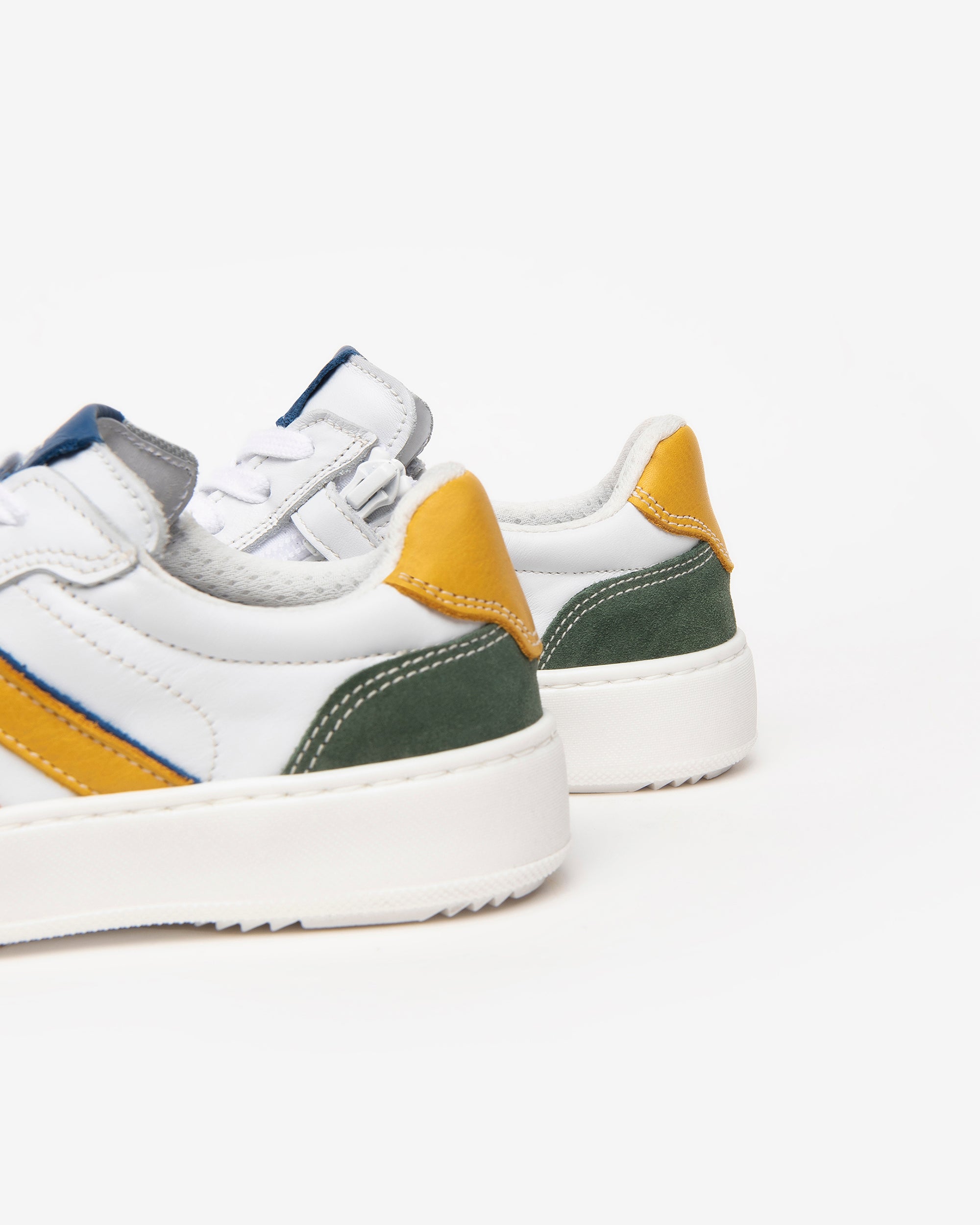  Sneaker aus Leder und Wildleder für Jungen im Teenageralter