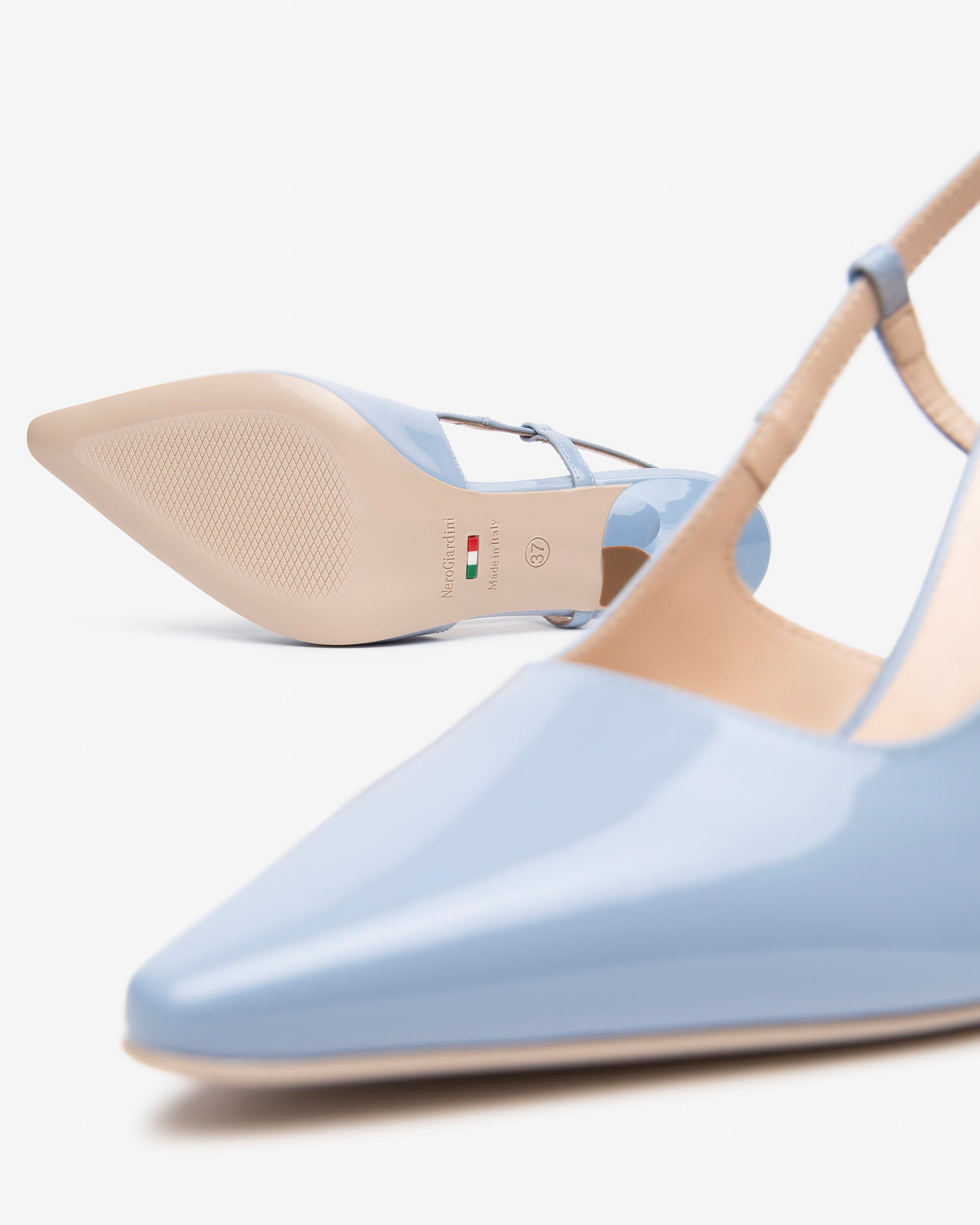  Damen-Pumps aus Lackleder