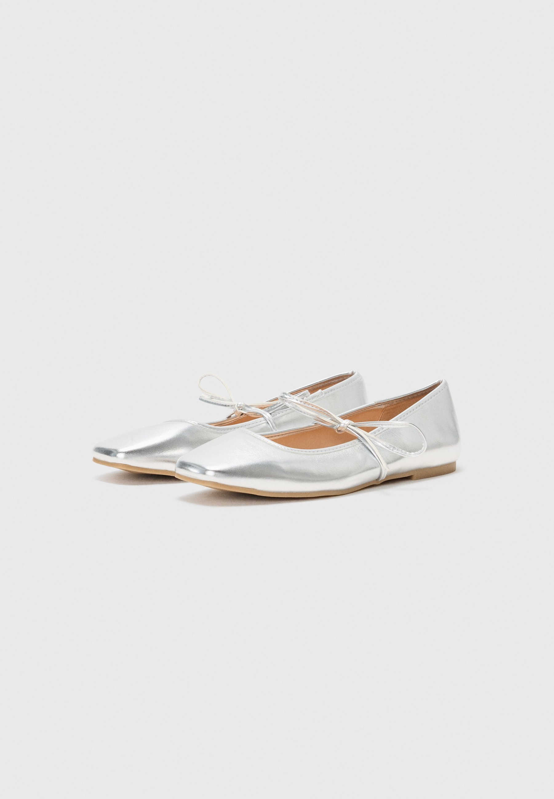 Anna Field Ballerinas mit Knöchelriemen – silber