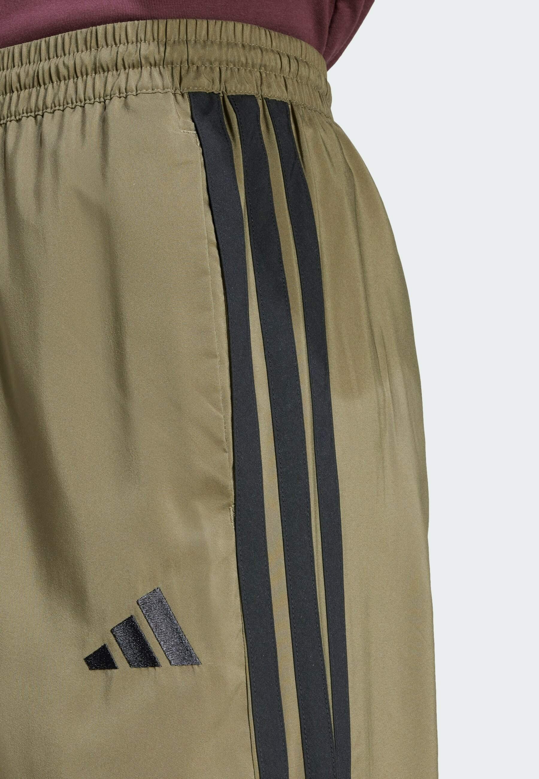 adidas Sportswear ESSENTIALS 3-STRIPES STANFORD OPEN HEM - Spodnie dresowe - oliwkowy strata black