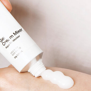 Vlažilni gel za obraz The Potions Gel Cream Mixer Aqua Moisturizer za učvrstitev in osvežitev, ki se ne masti 50 g 50 g