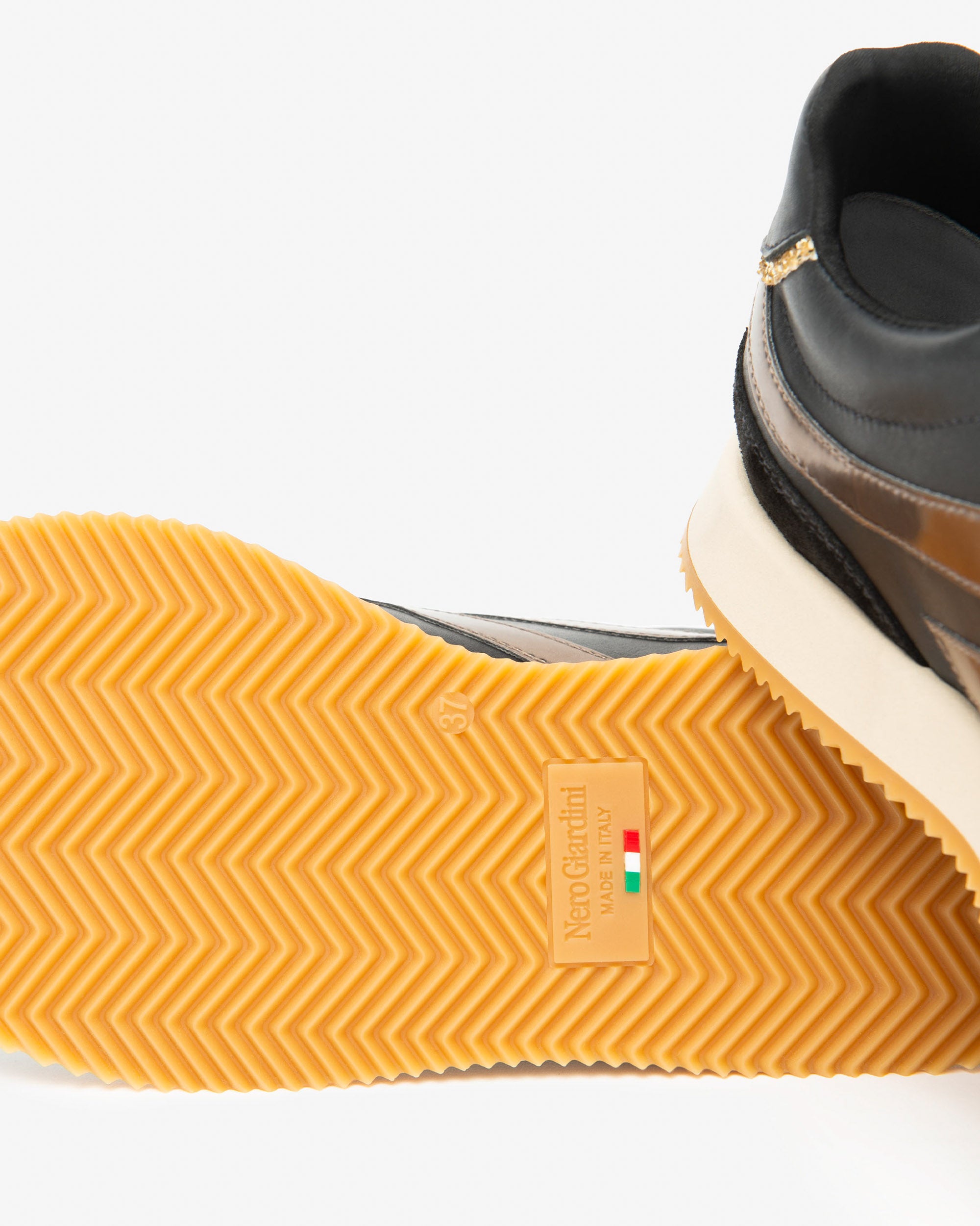  Damen-Sneaker aus Leder und Funktionsmaterial
