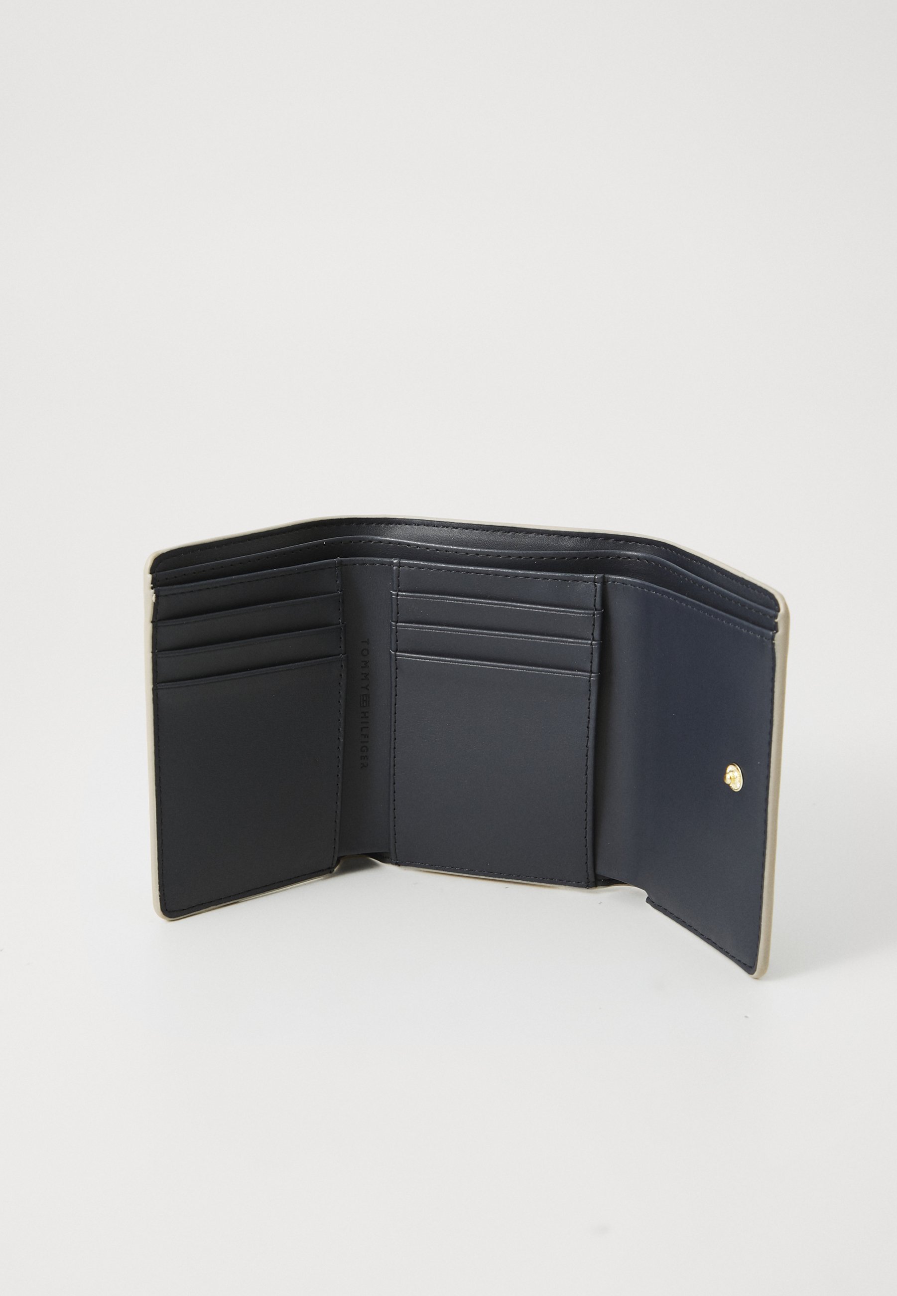 Tommy Hilfiger ICON TRIFOLD - Maku - sandalkoka krāsā