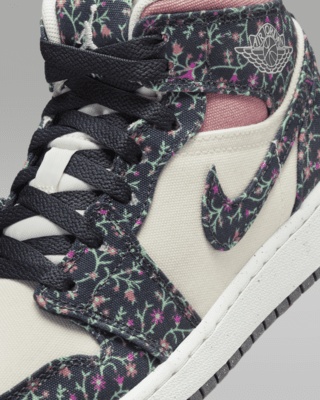 Air Jordan 1 Mid SE Older Kids' Shoes