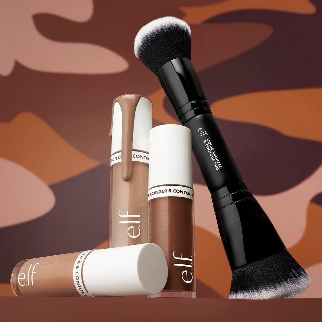 „elf Cosmetics“ makiažo pagrindo šepetėlis „Camo“ skystas bronzantas ir kontūravimo duetas – 4 ml