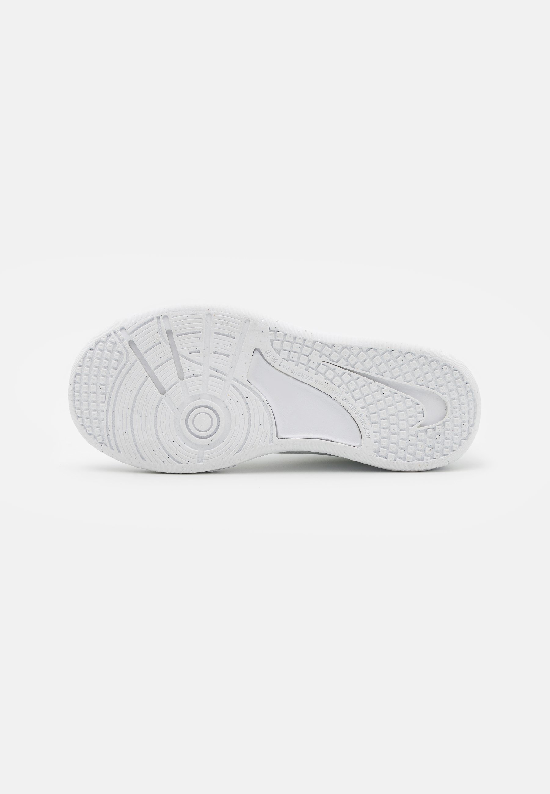 Nike Performance OMNI MULTI COURT UNISEX - Sneakers - wit/wit puur platina