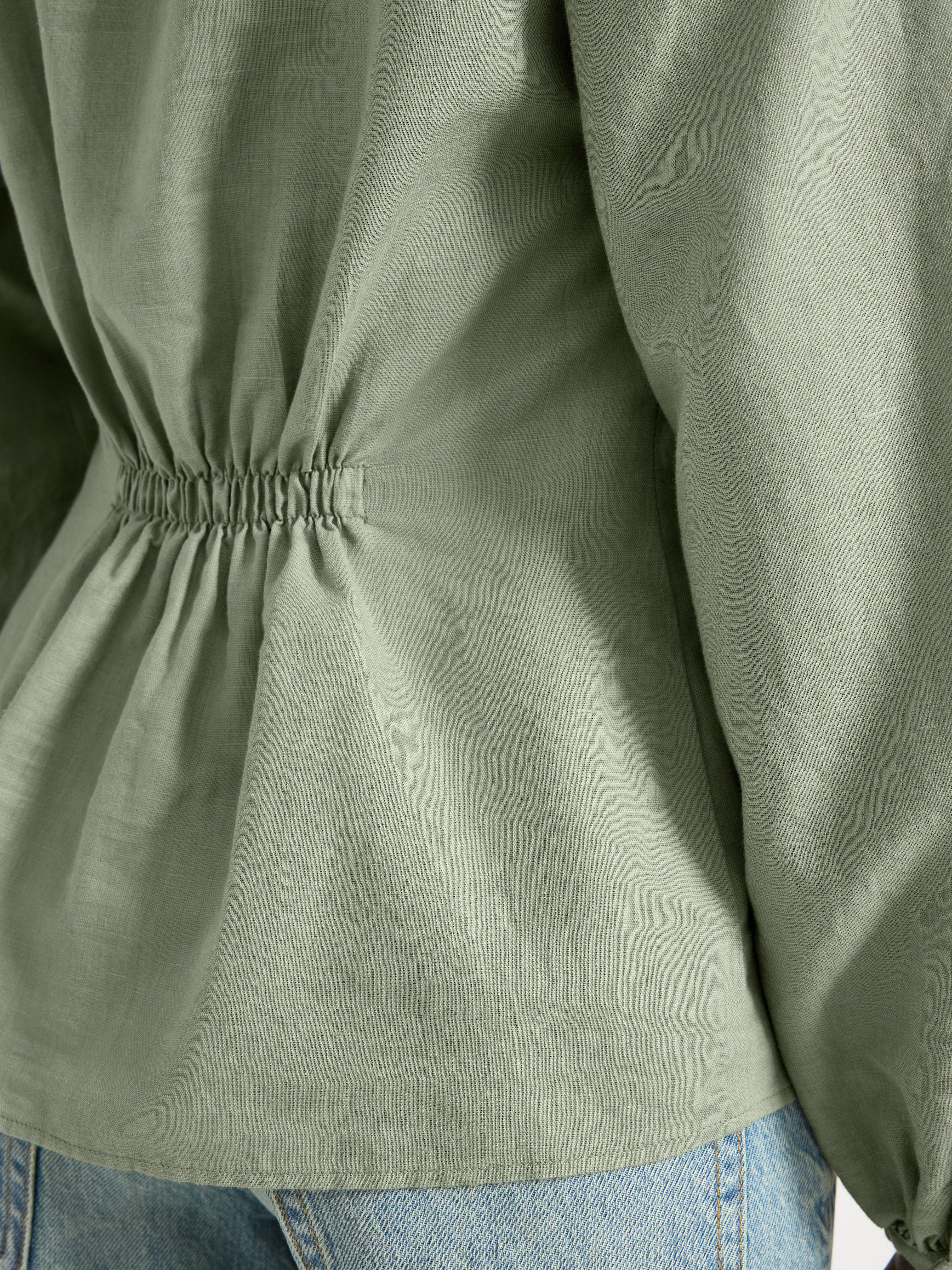 Blus i linneblandning Dusty Green