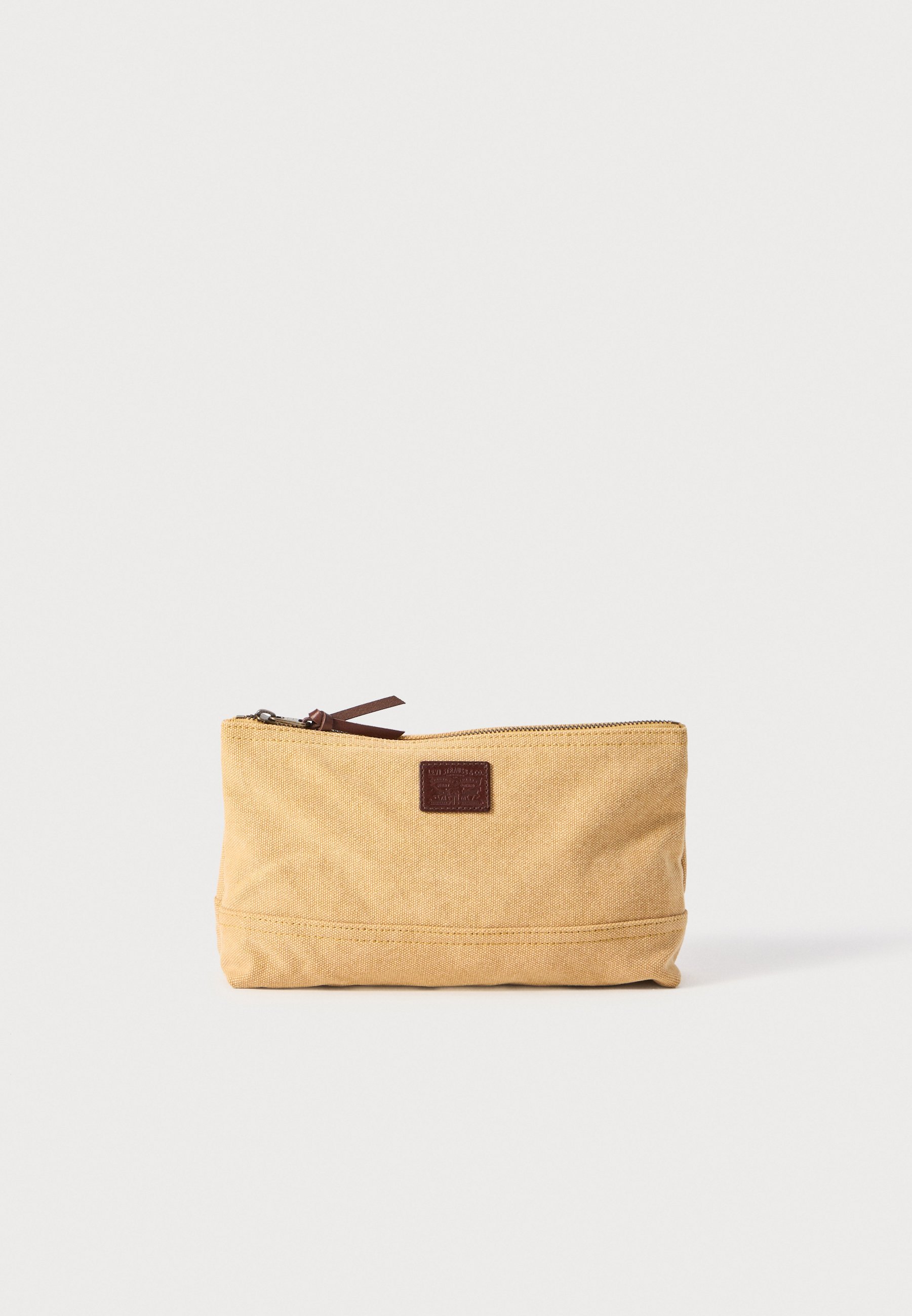 Instrumente și accesorii de machiaj Levi's®
