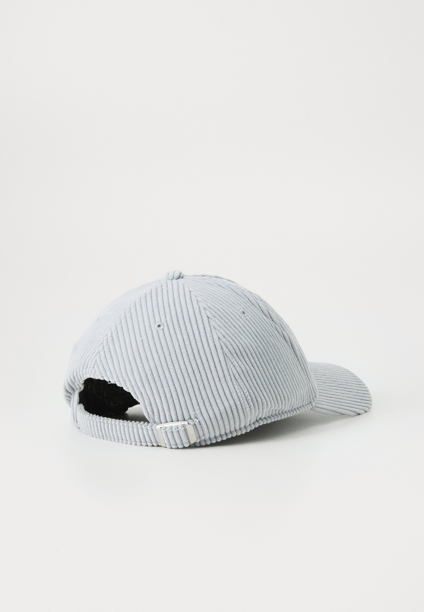 '47 Caps