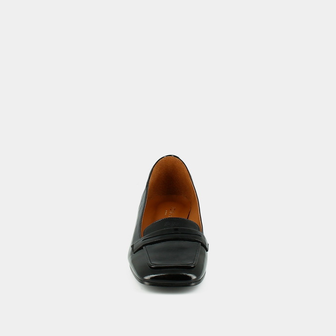 Mocassins à bouts carrés  en cuir vernis plissé noir