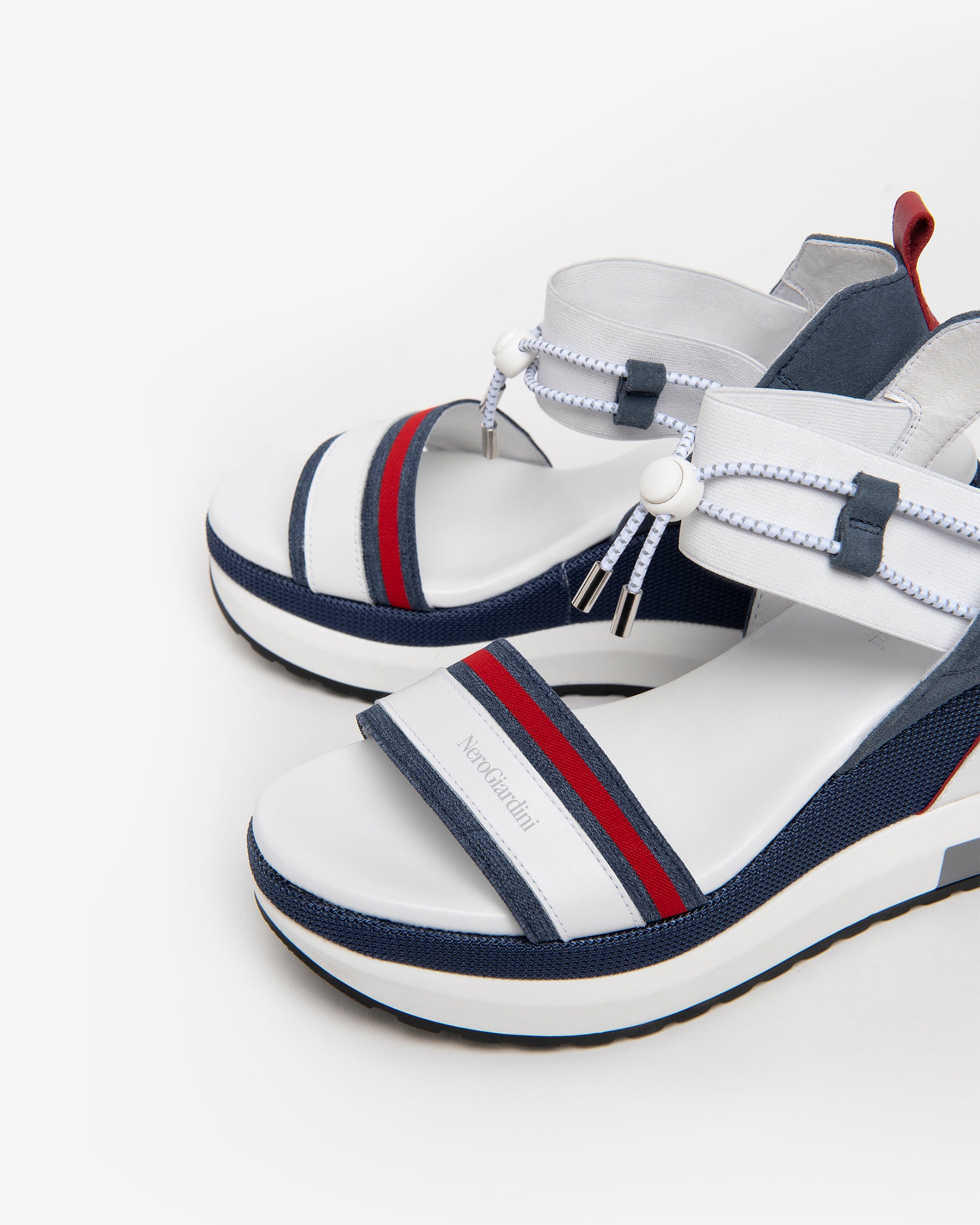  Sandales pour femmes en cuir et matières techniques