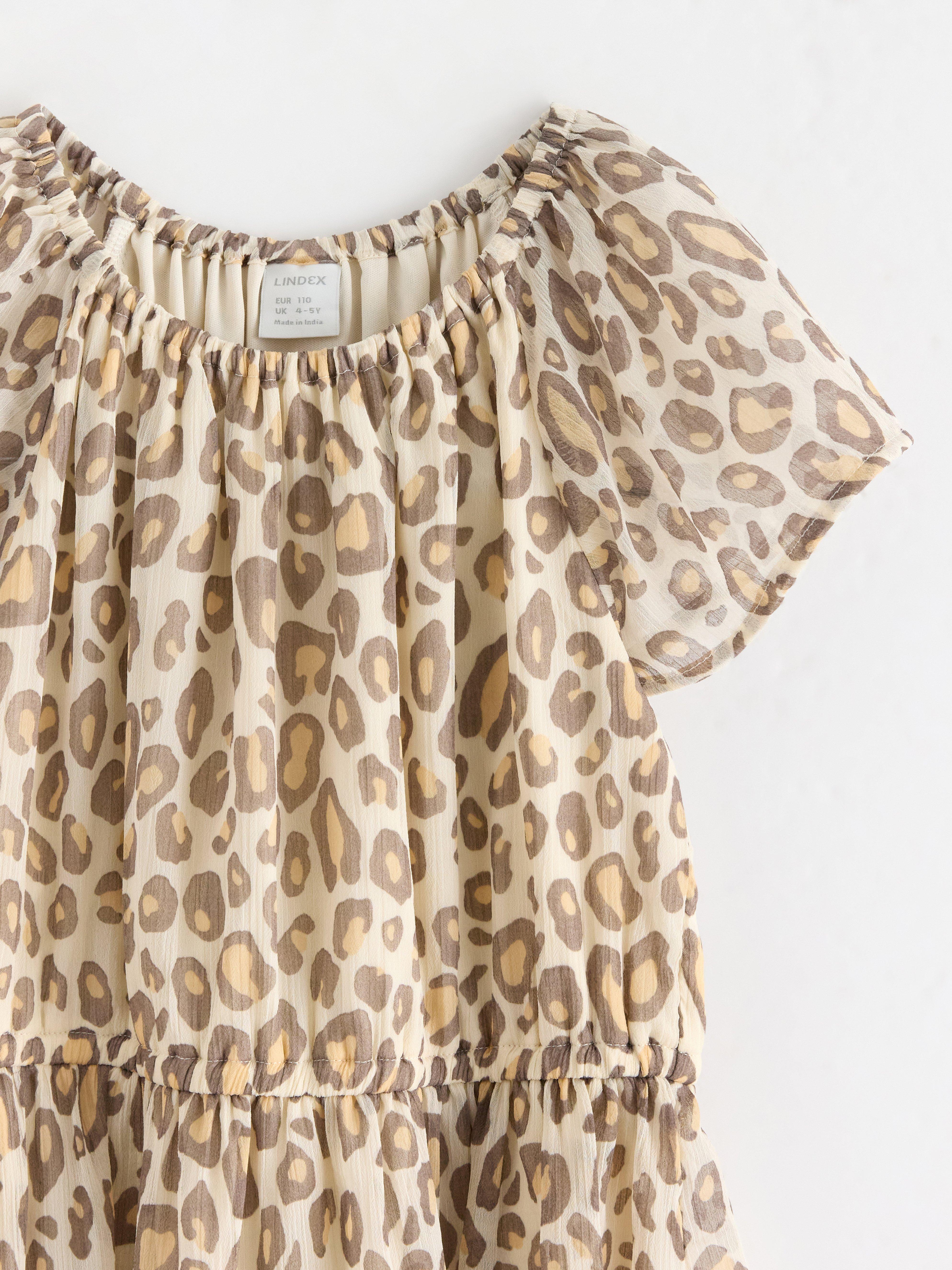 Vestido de gasa color beige claro