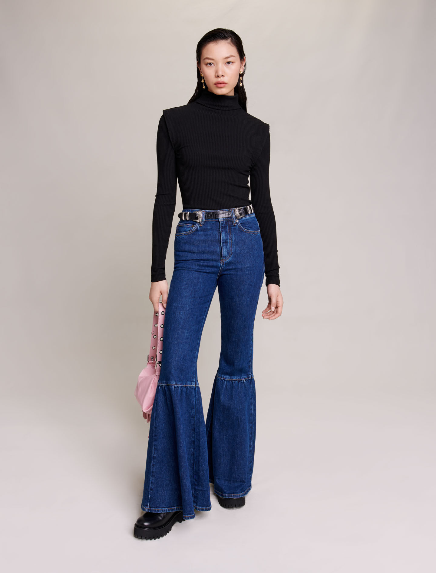 Tricou negru cu guler înalt - Negru