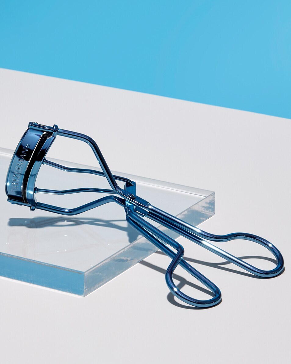 TWEEZERMAN LASH CURLER KLASSIEKE WIMPERKRULLER BELL BOTTOM BLUE