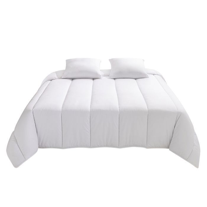 Edredón Bultex de peso medio de 260x240 cm y almohadas de 60x60 cm.
