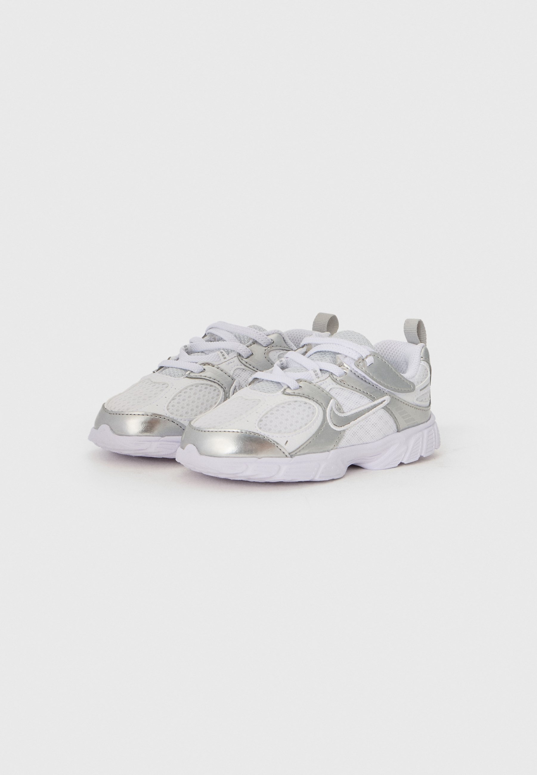 Nike Sportswear V5 UNISEX - Buty sportowe - białe/srebrne/platynowe