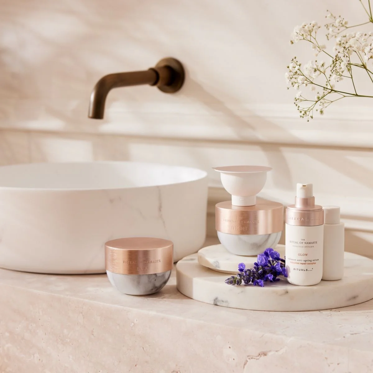 The Ritual of Namaste Glow Anti-Ageing Serum - Siero viso primi segni, Siero viso illuminante