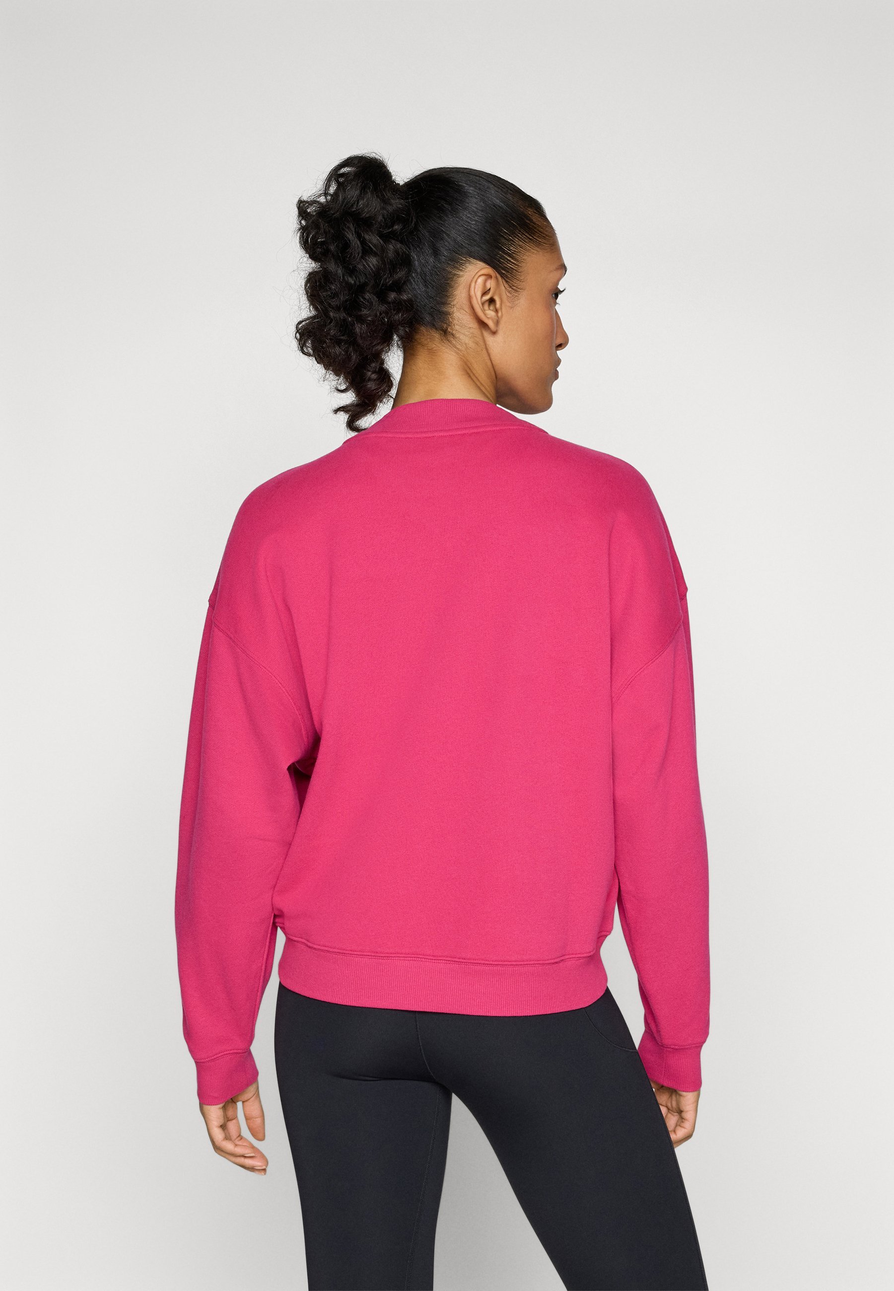 DKNY LOGO HIGH NECK PULLOVER - Sweatshirt - wild berry