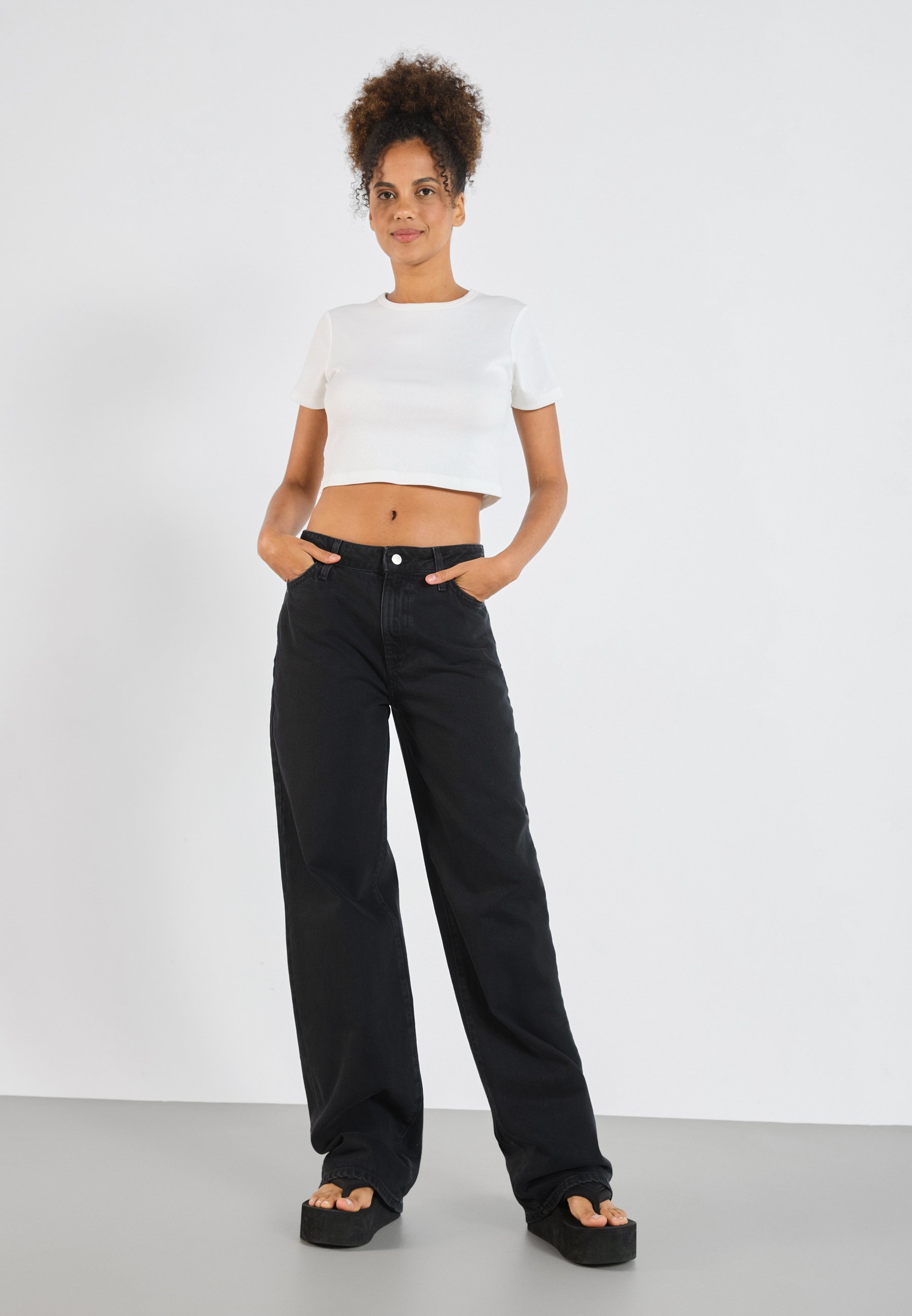 Even&Odd Tall Relaxed Fit Jeans – schwarzer Denim
