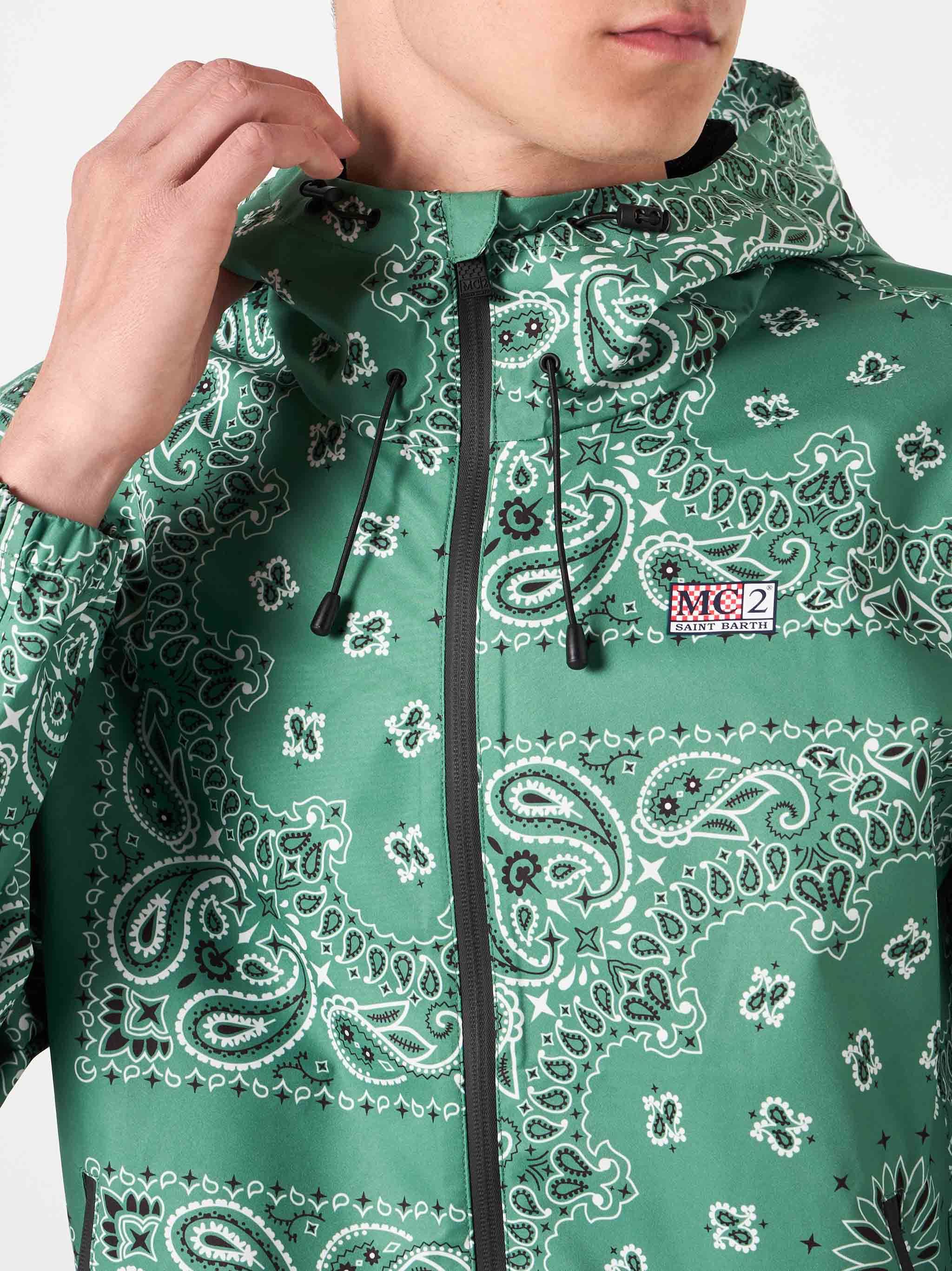 Herenjas met capuchon in legergroene bandana-print