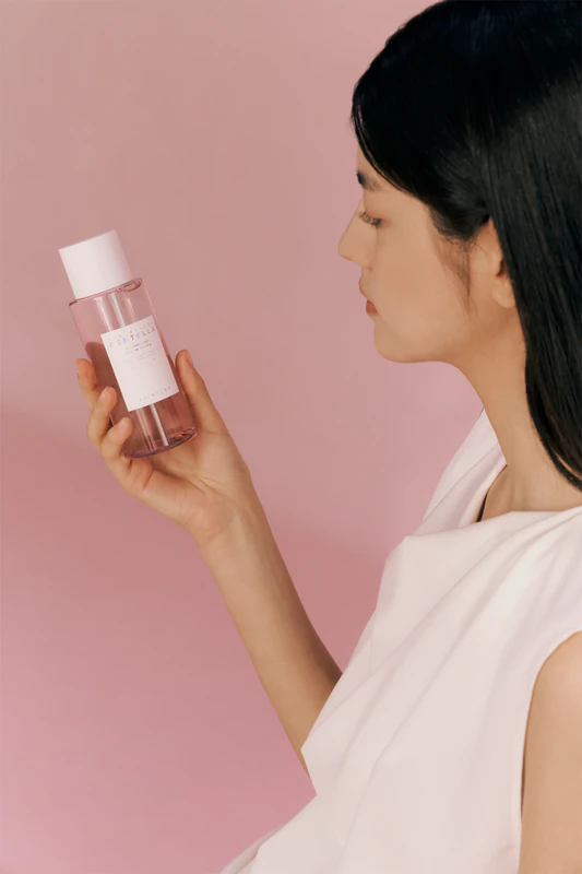 SKIN1004 Madagaskar Centella Poremizing Clear Toner jemně exfoliuje, vyhlazuje pleť a minimalizuje póry.