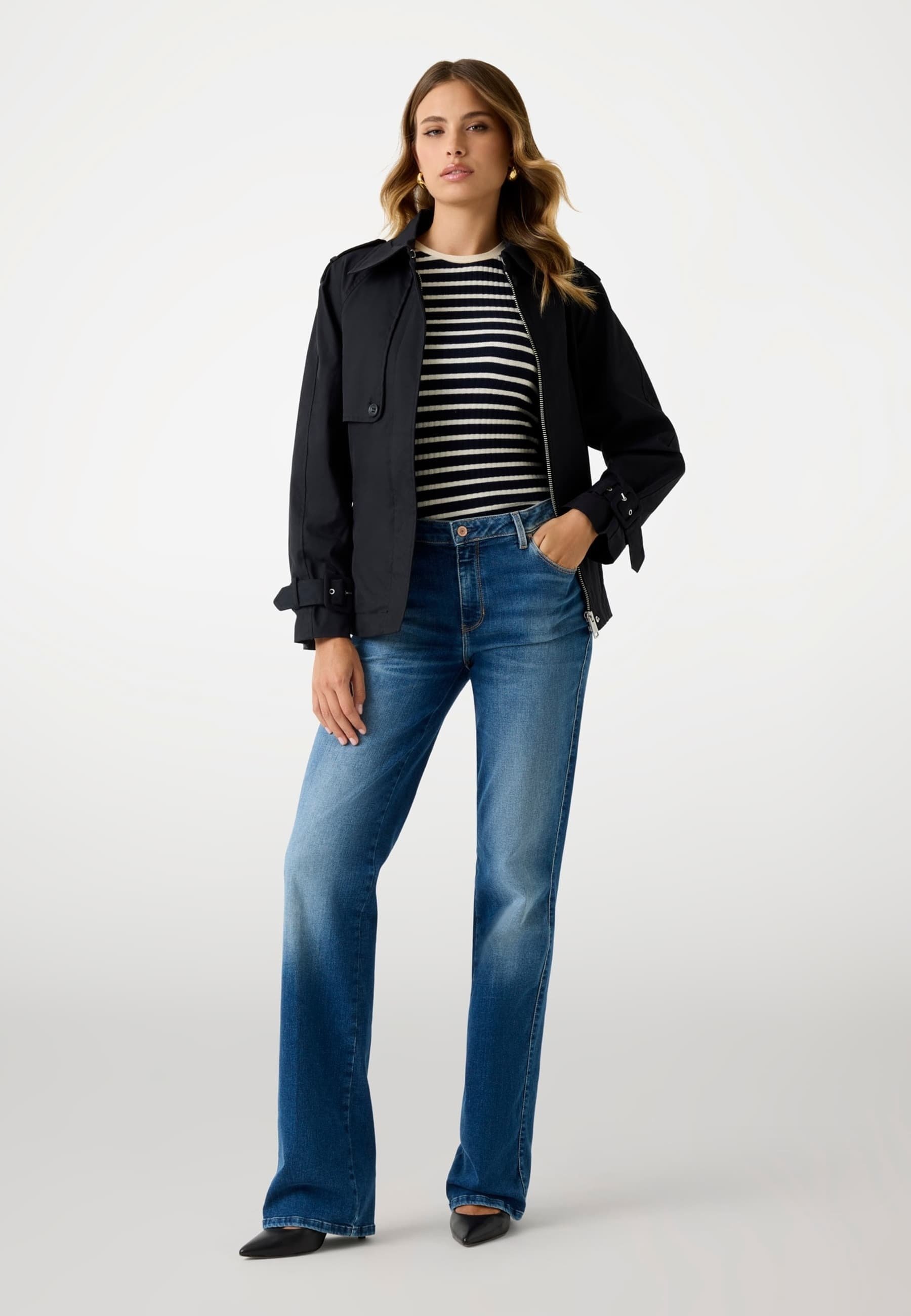 Guess RAPHAELLE CROP - Zomerjas - zwart