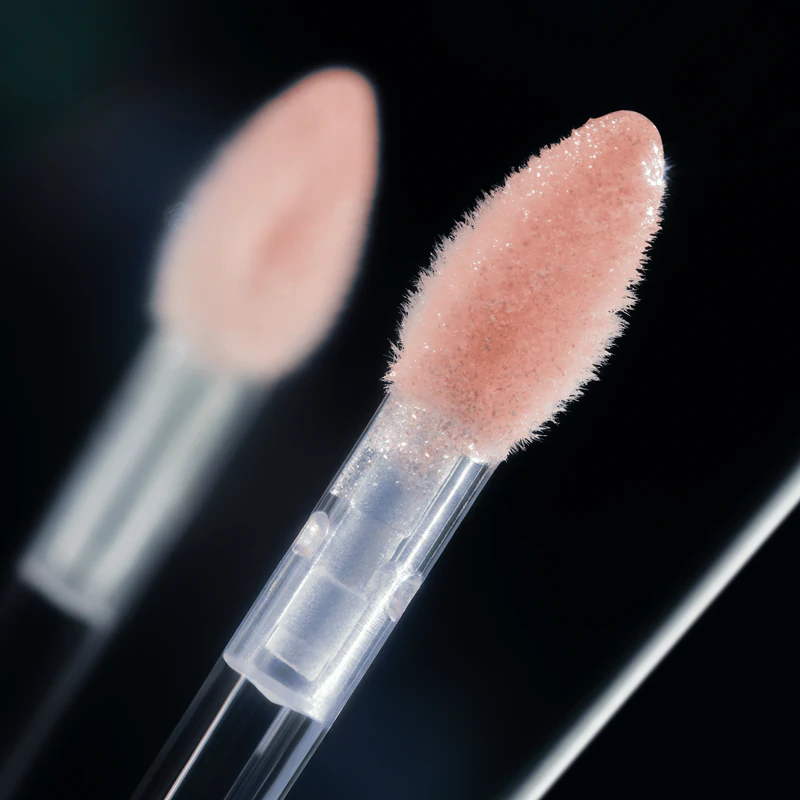 Gloss labial Catrice Diamond Glaze com efeito holográfico