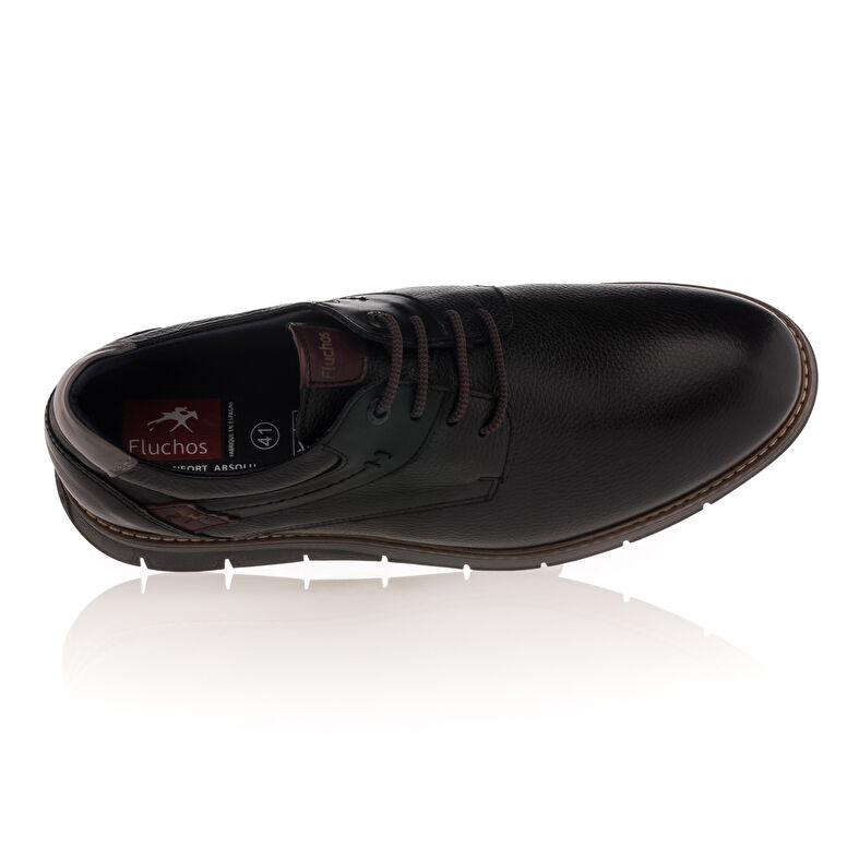 Zapatos cómodos para hombre, color negro.