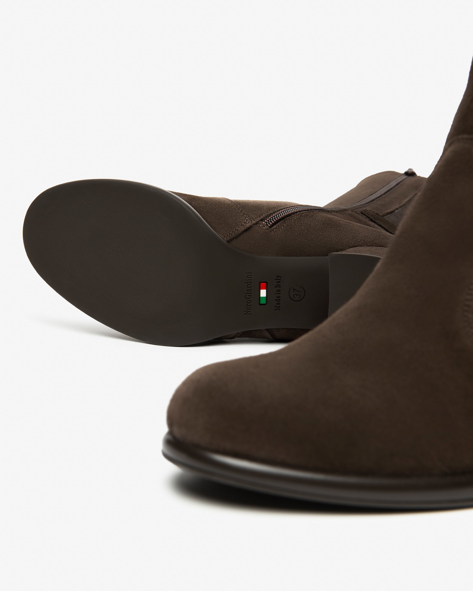  Damenstiefel aus Wildleder und Stoff