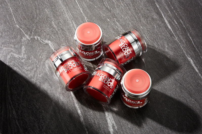 Rodial Dragon's Blood Sculpting gel, een modellerende gel met regeneratief effect.