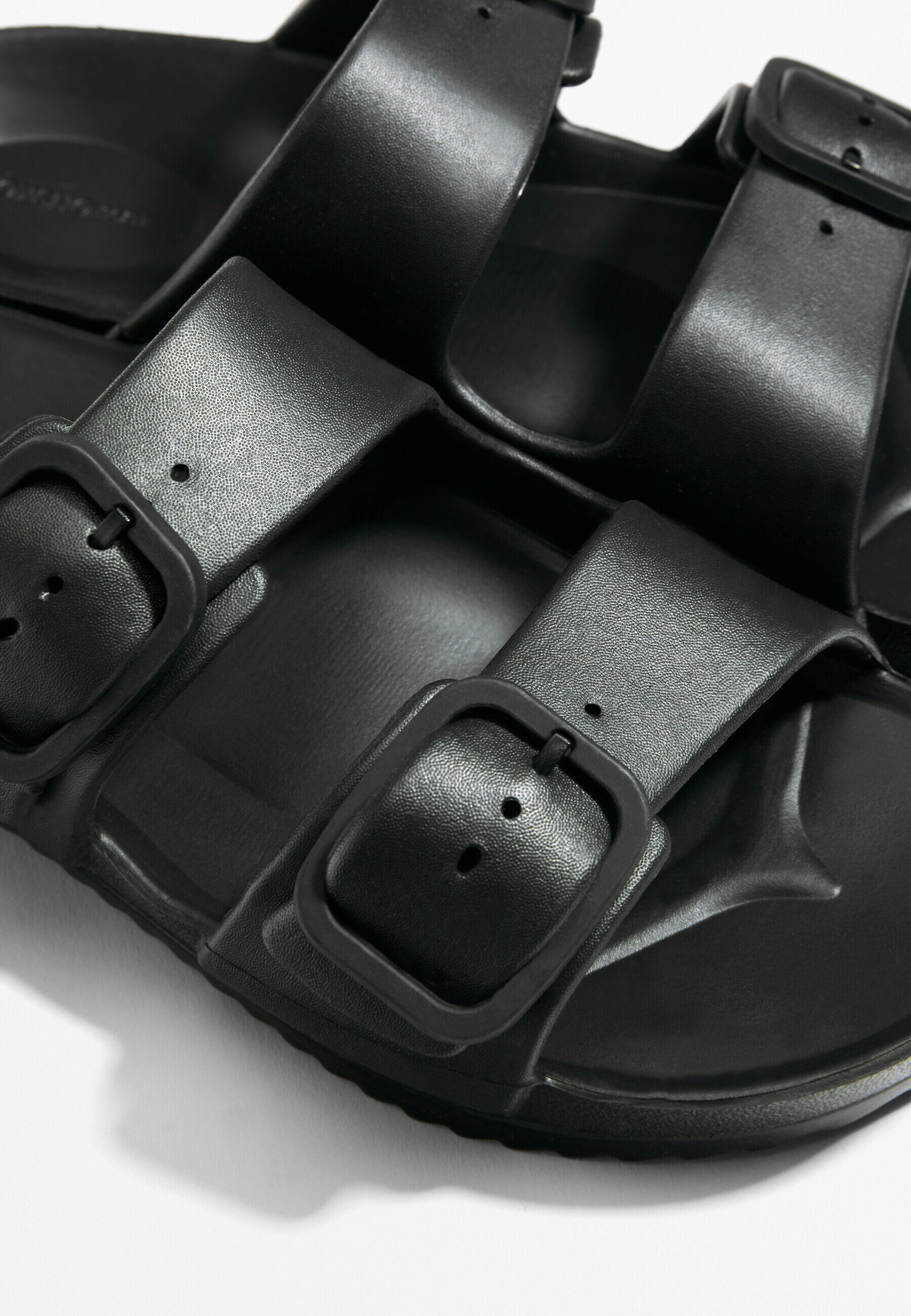 OYSHO BUCKLED - Scivoli da piscina - neri