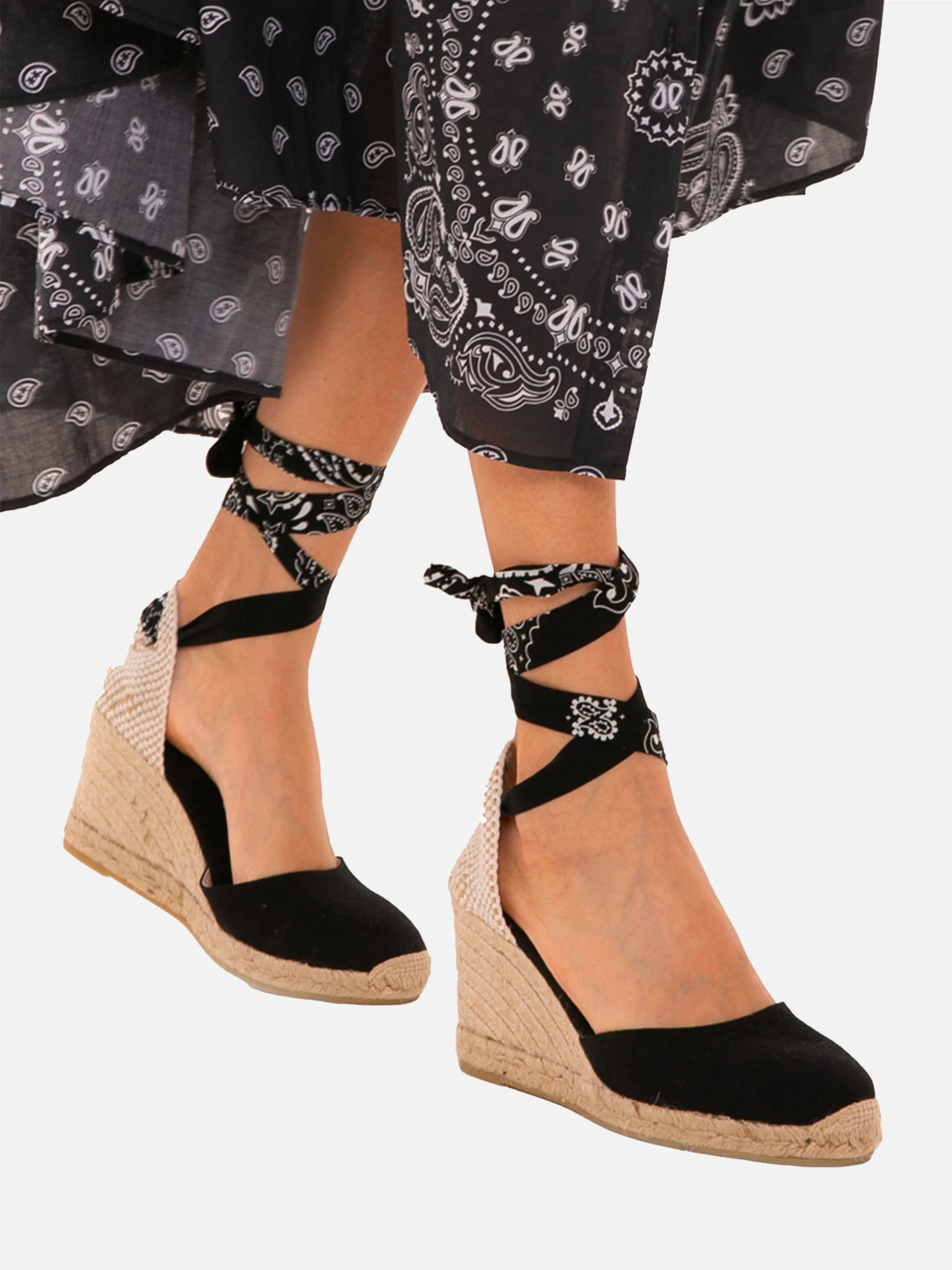 Espadrillas nere in tela stampata con zeppa alta e laccio alla cavigli