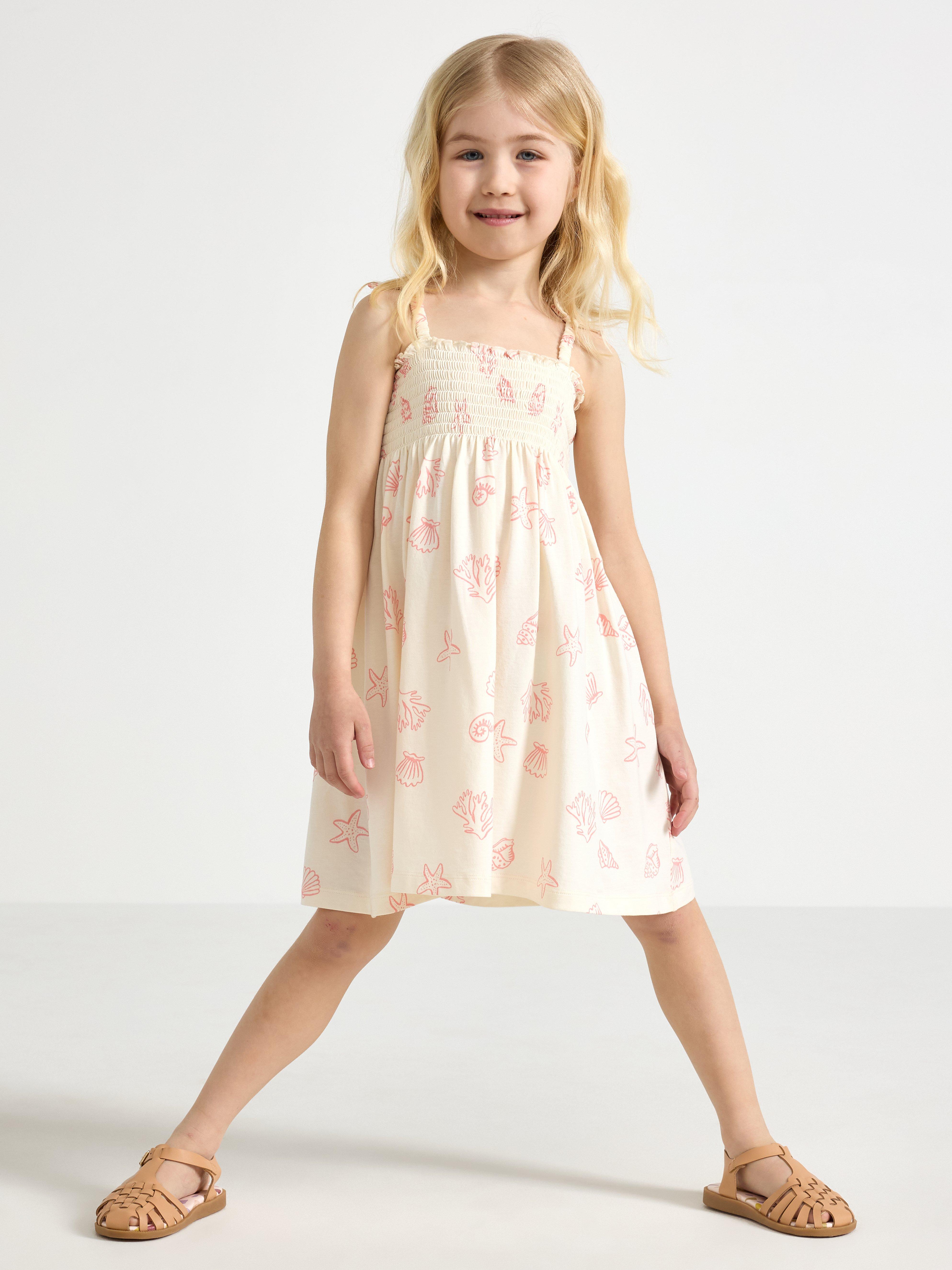 Robe blanche sans manches