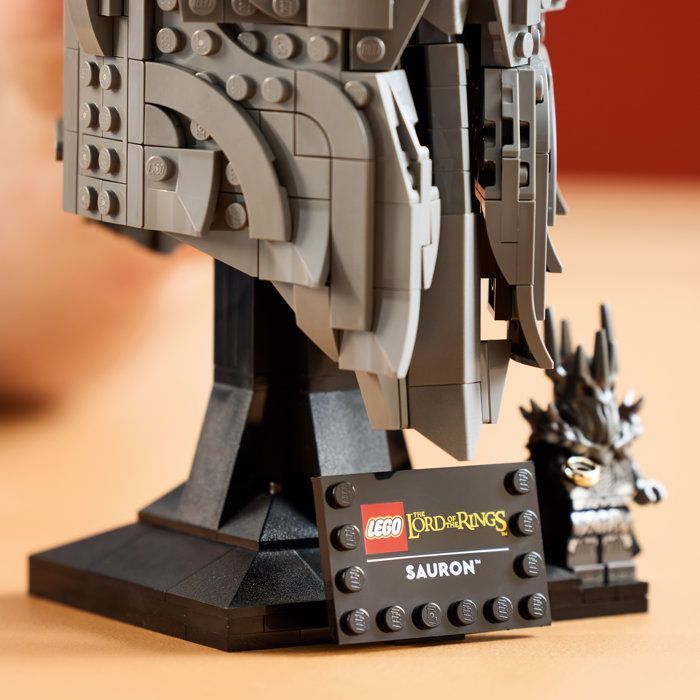 LEGO Icons 11373 Le Seigneur des Anneaux : le Casque de Sauron - Set pour Adulte - Cadeau