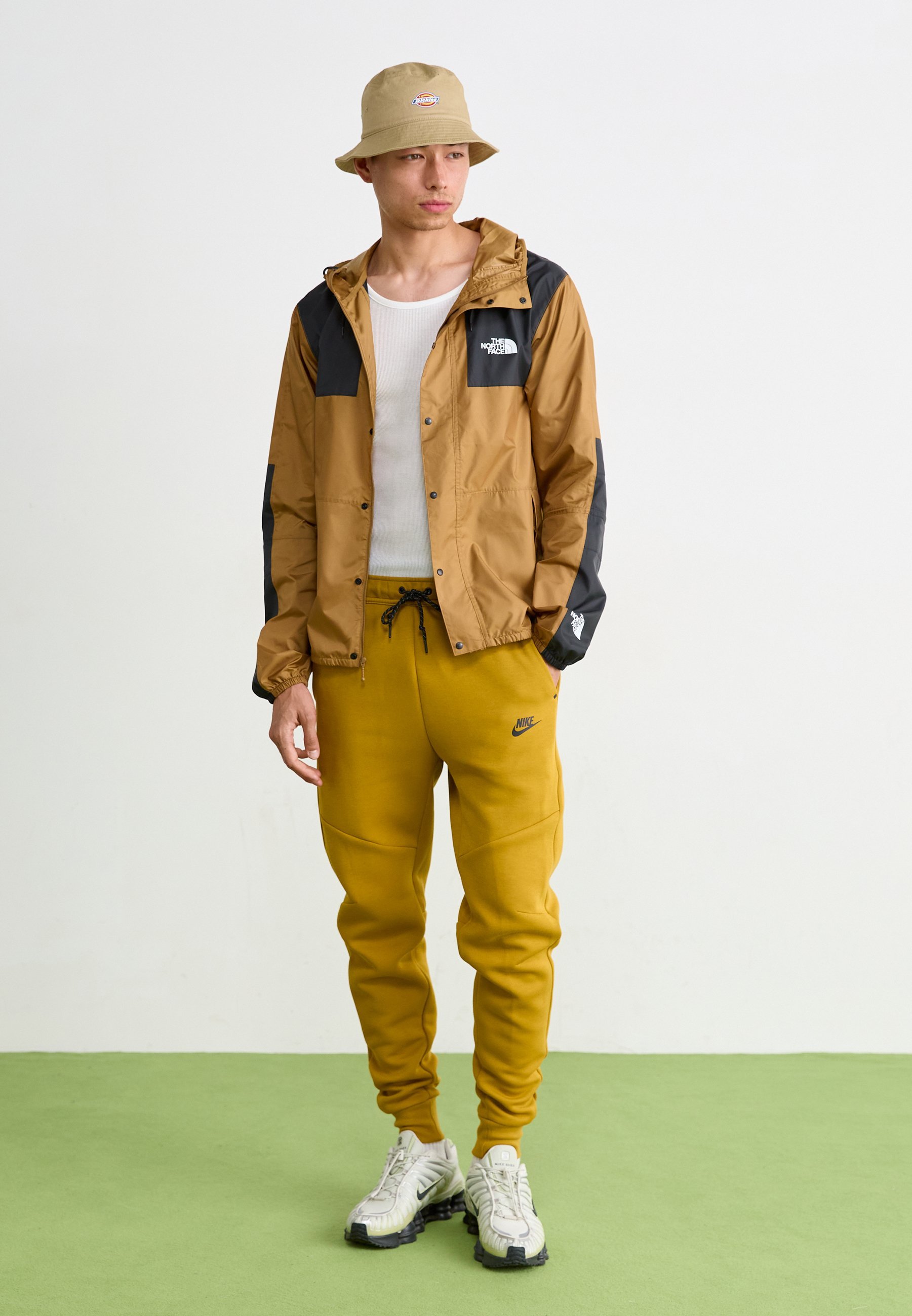 The North Face M SEASONAL MOUNTAIN JACKET - EU - Outdoorjack - utility brown
