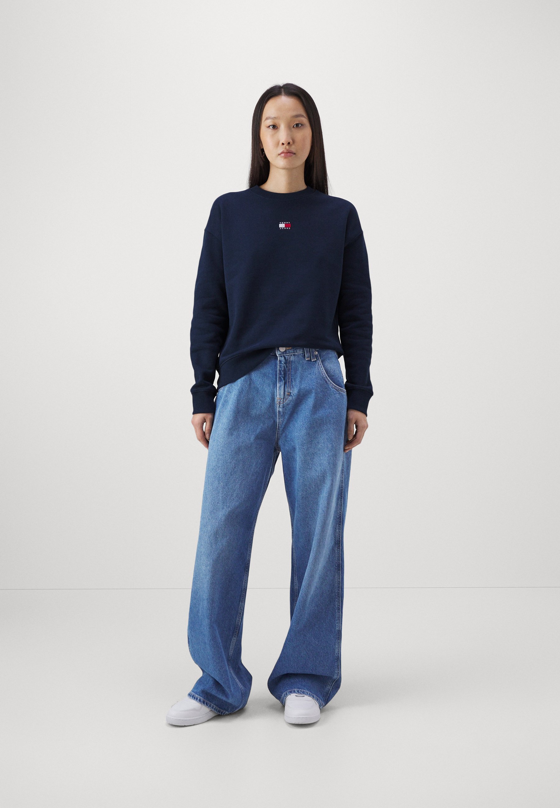 Sweat-shirt Tommy Jeans BADGE CREW EXT - bleu marine foncé
