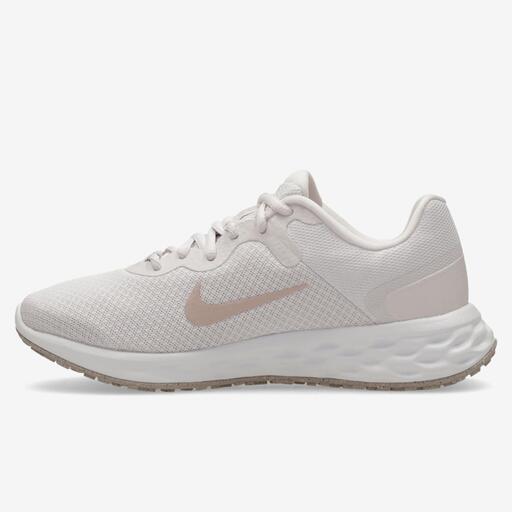 Nike Revolution 6