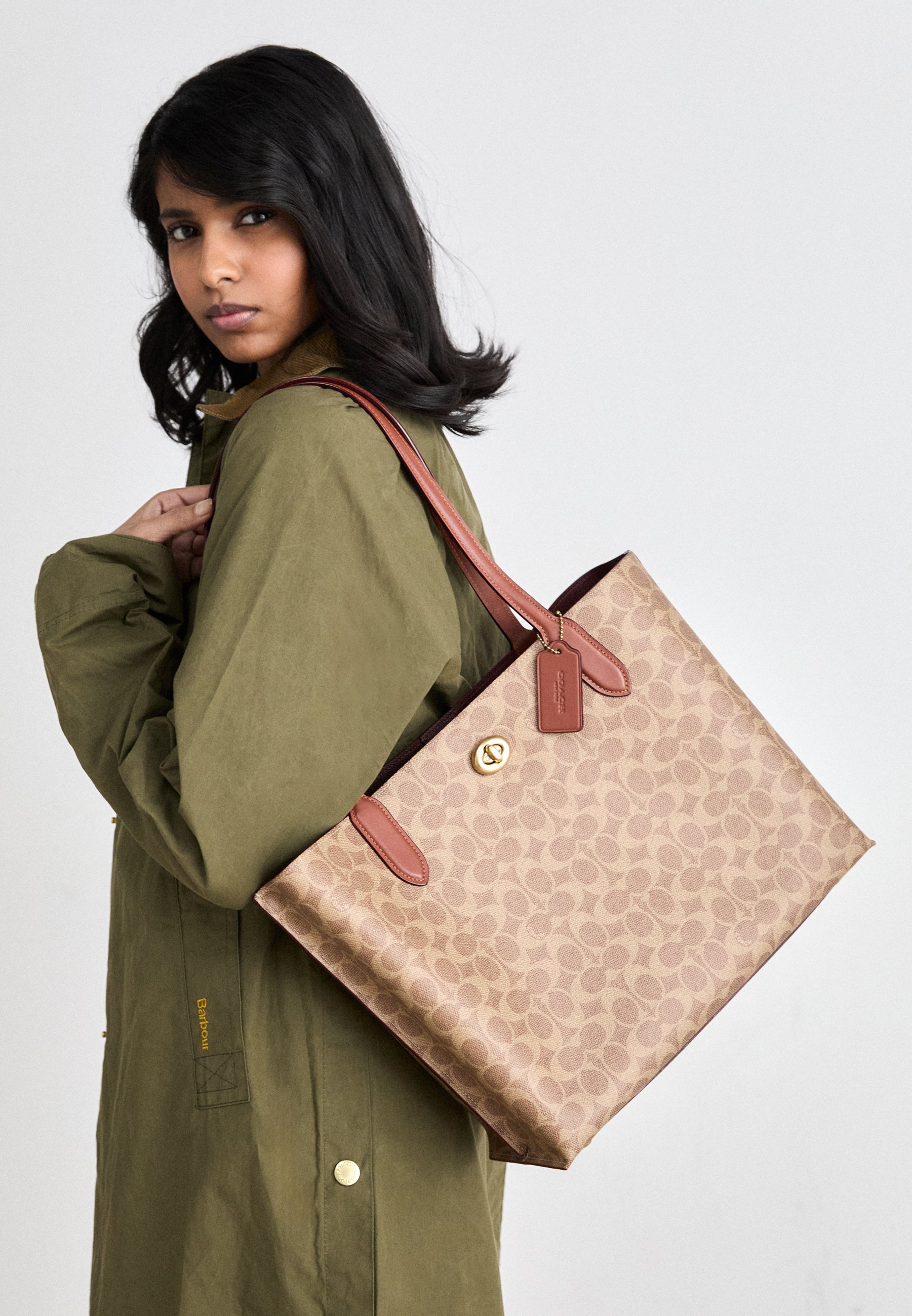 COACH WILLOW TOTE BAG IN SIGNATURE CANVAS - Handtas - tan caramel