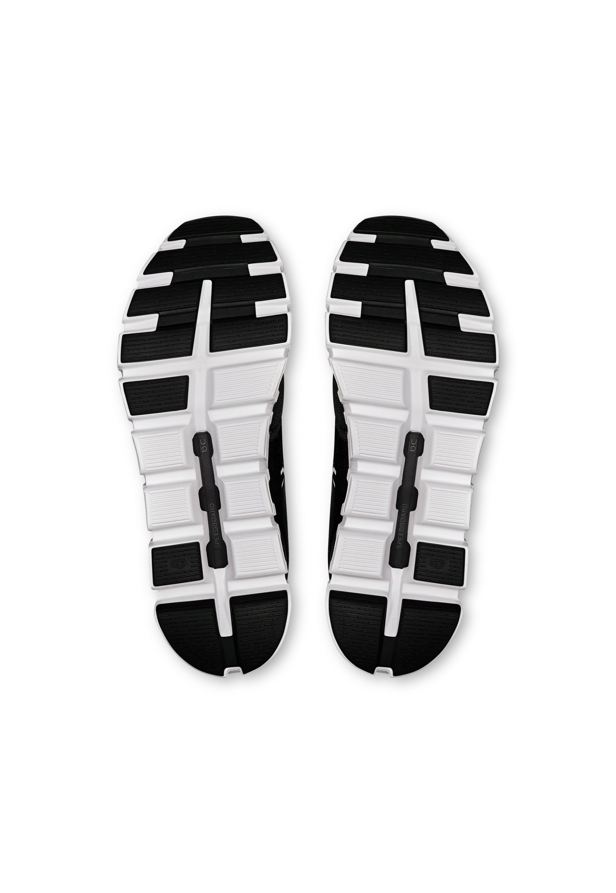 Op lage sneakers
