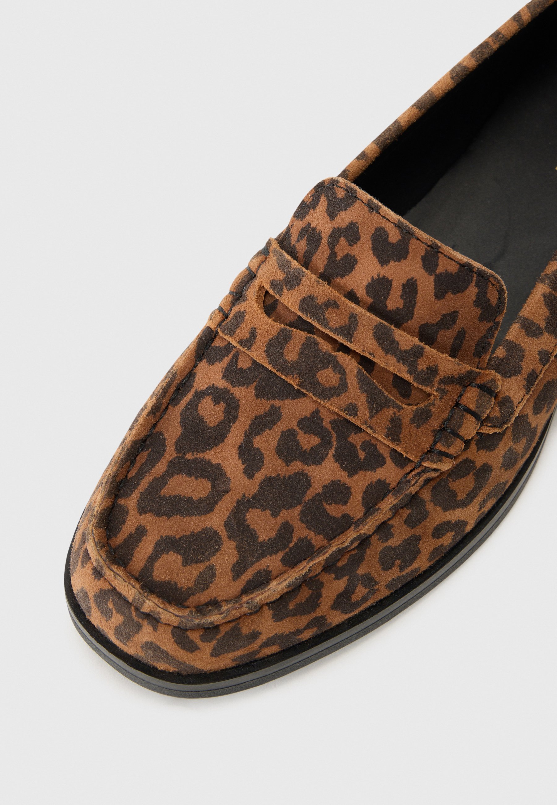 Geox CLORIDIE - Slip-on cipők - konyakszínű