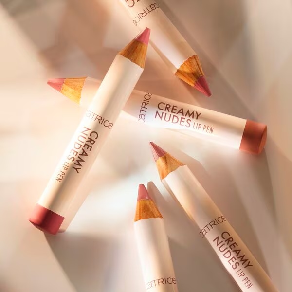 „Catrice Creamy Nudes“ lūpų pieštukas „040 Cinamono ir prieskonių“ 1,2 g