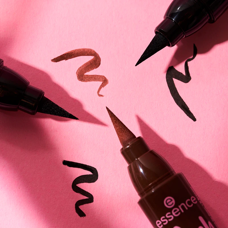 essence Lash PRINCESS eyeliner met pisaku